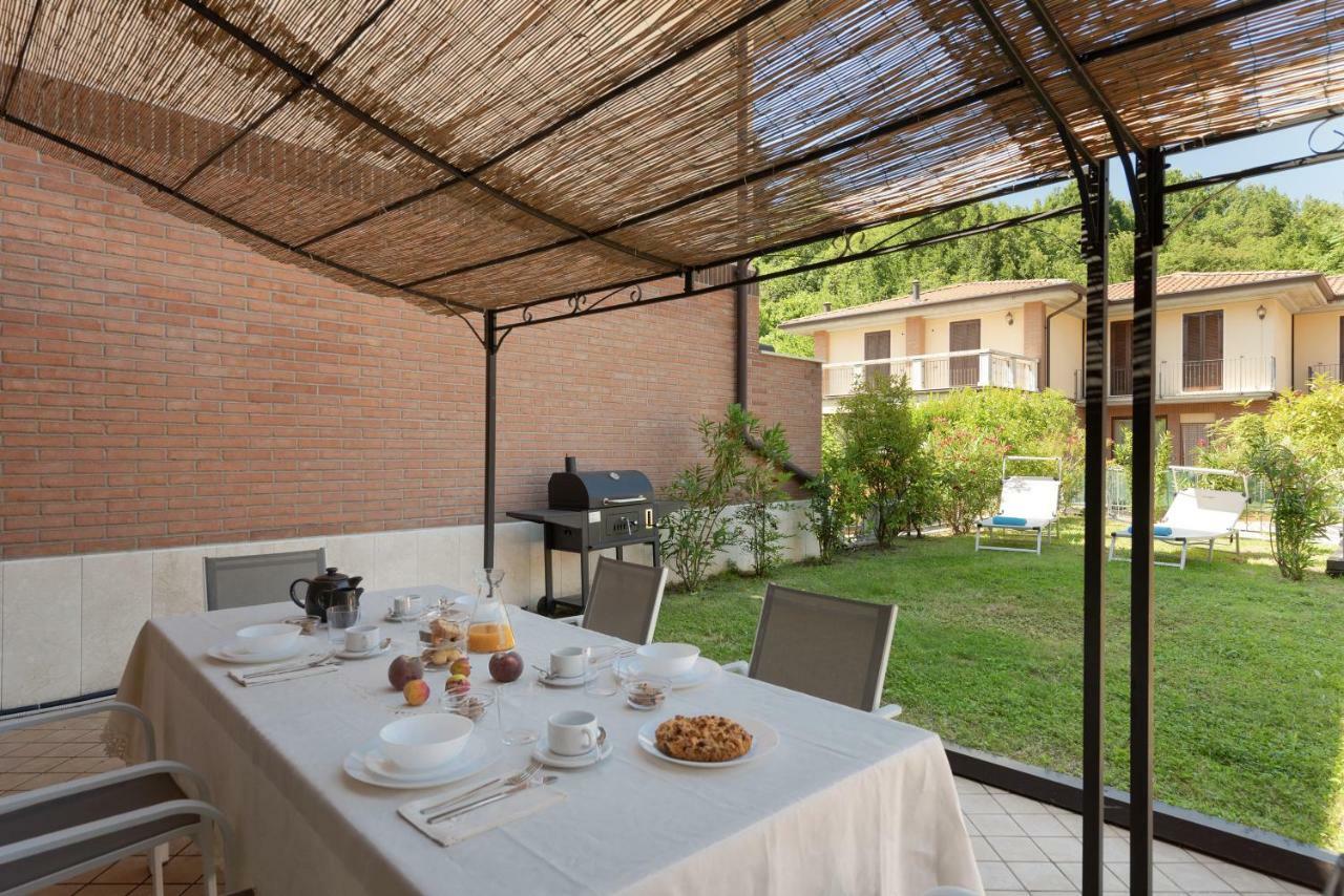 Appartamenti Corte Dei Cipressi Roe Bagian luar foto
